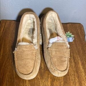 UGG Tan Suede Moccasin Slippers size 8